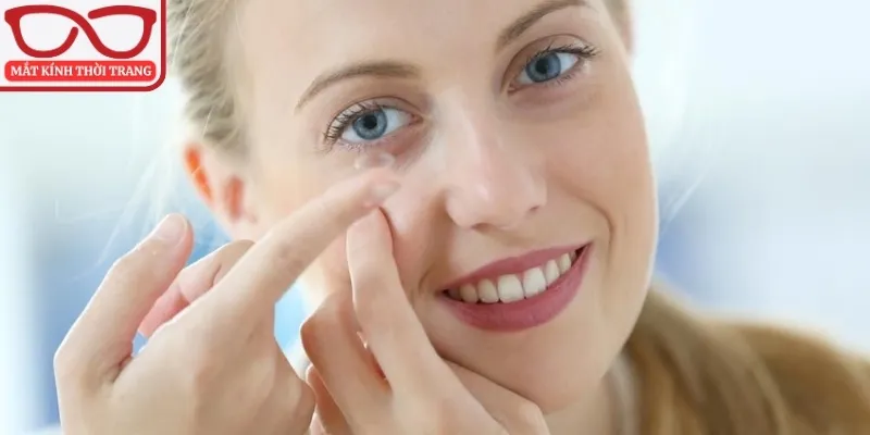 Kính áp tròng eyelink lợi ích tuyệt vời chờ đón